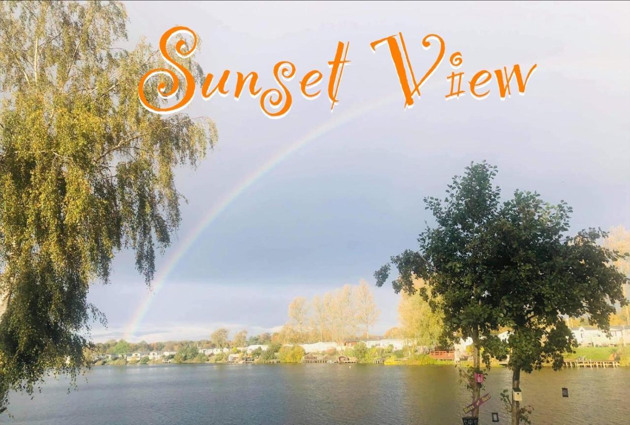 Tattershall Lakes Sunset View Caravan Lakeside, Hot Tub, Garden, Private Fishing Peg & Wifi المظهر الخارجي الصورة