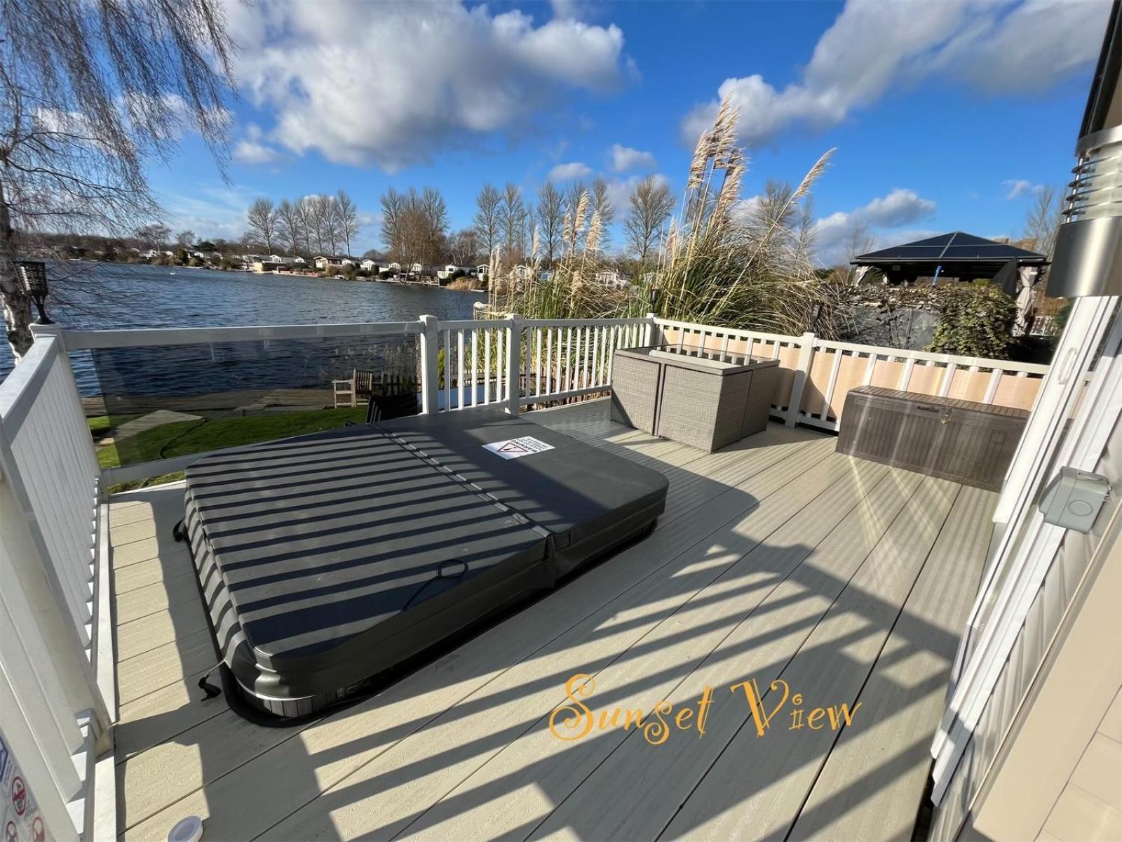 Tattershall Lakes Sunset View Caravan Lakeside, Hot Tub, Garden, Private Fishing Peg & Wifi المظهر الخارجي الصورة