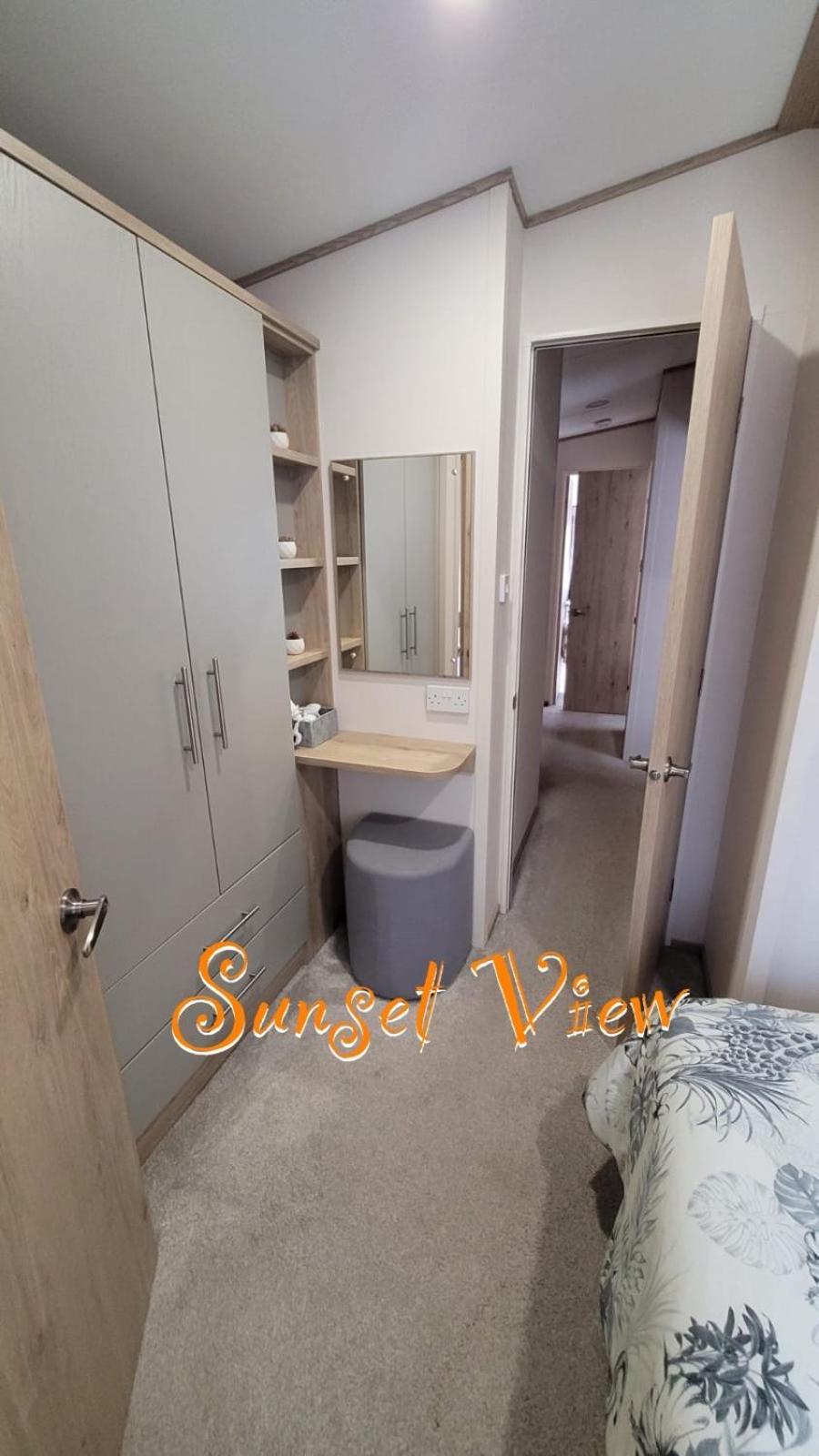 Tattershall Lakes Sunset View Caravan Lakeside, Hot Tub, Garden, Private Fishing Peg & Wifi المظهر الخارجي الصورة