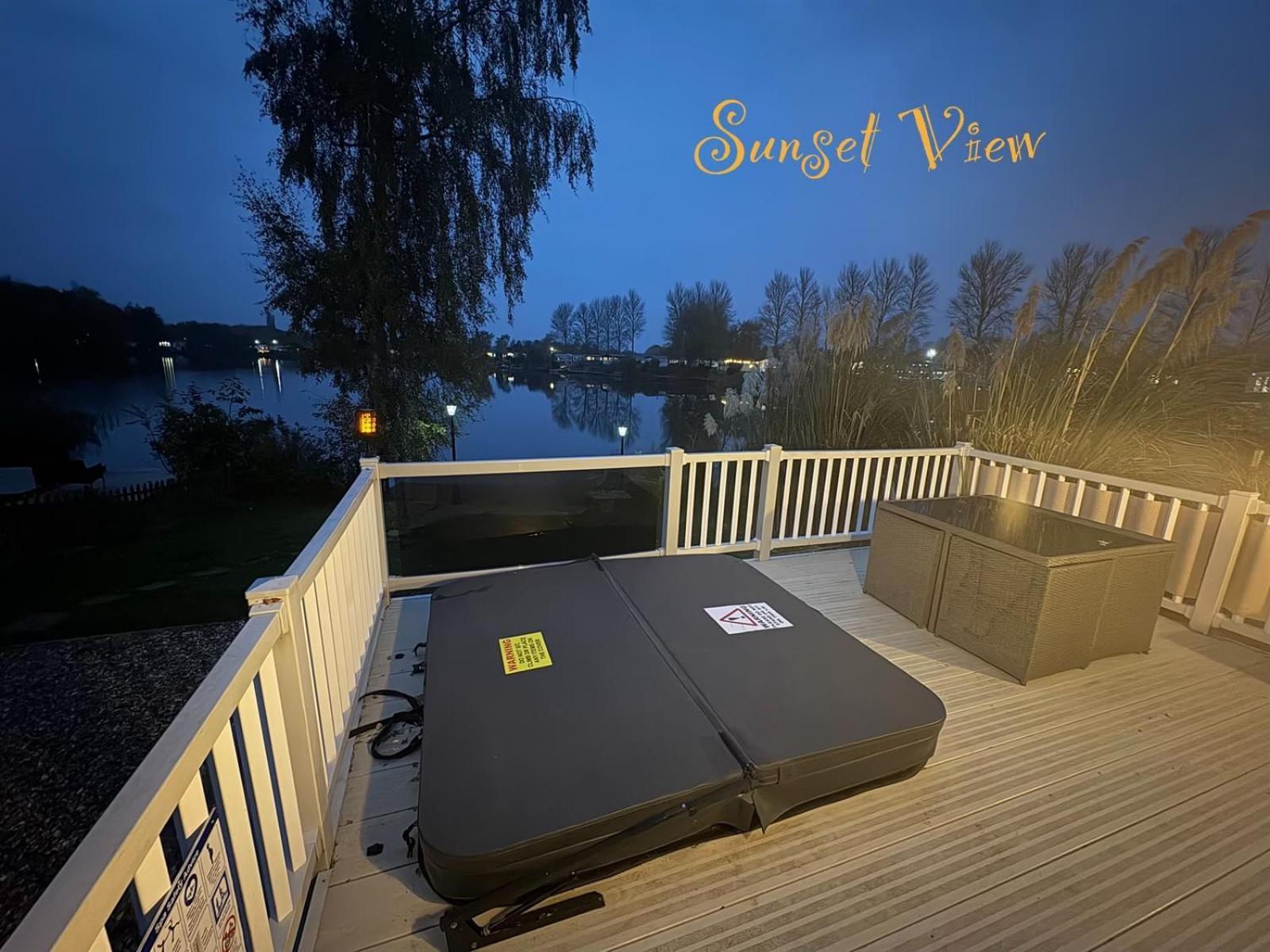 Tattershall Lakes Sunset View Caravan Lakeside, Hot Tub, Garden, Private Fishing Peg & Wifi المظهر الخارجي الصورة