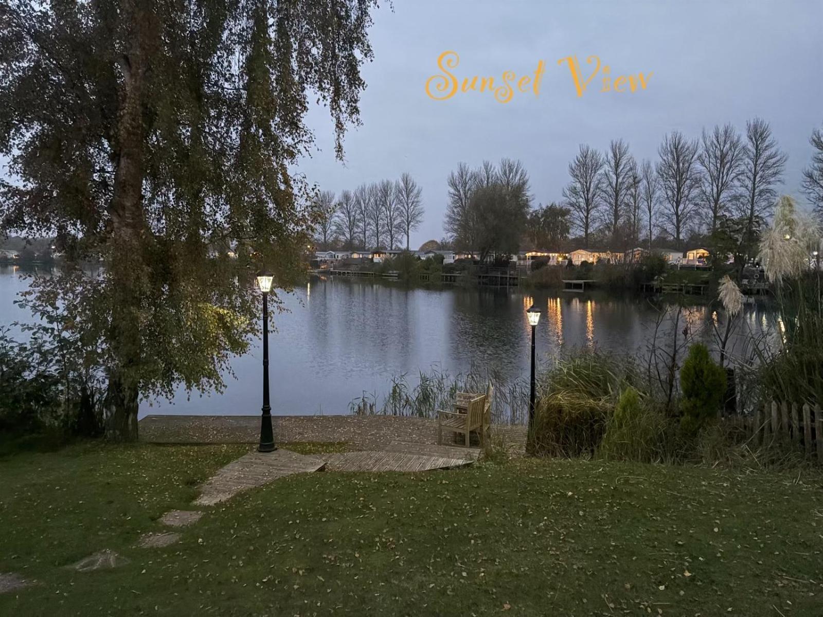 Tattershall Lakes Sunset View Caravan Lakeside, Hot Tub, Garden, Private Fishing Peg & Wifi المظهر الخارجي الصورة