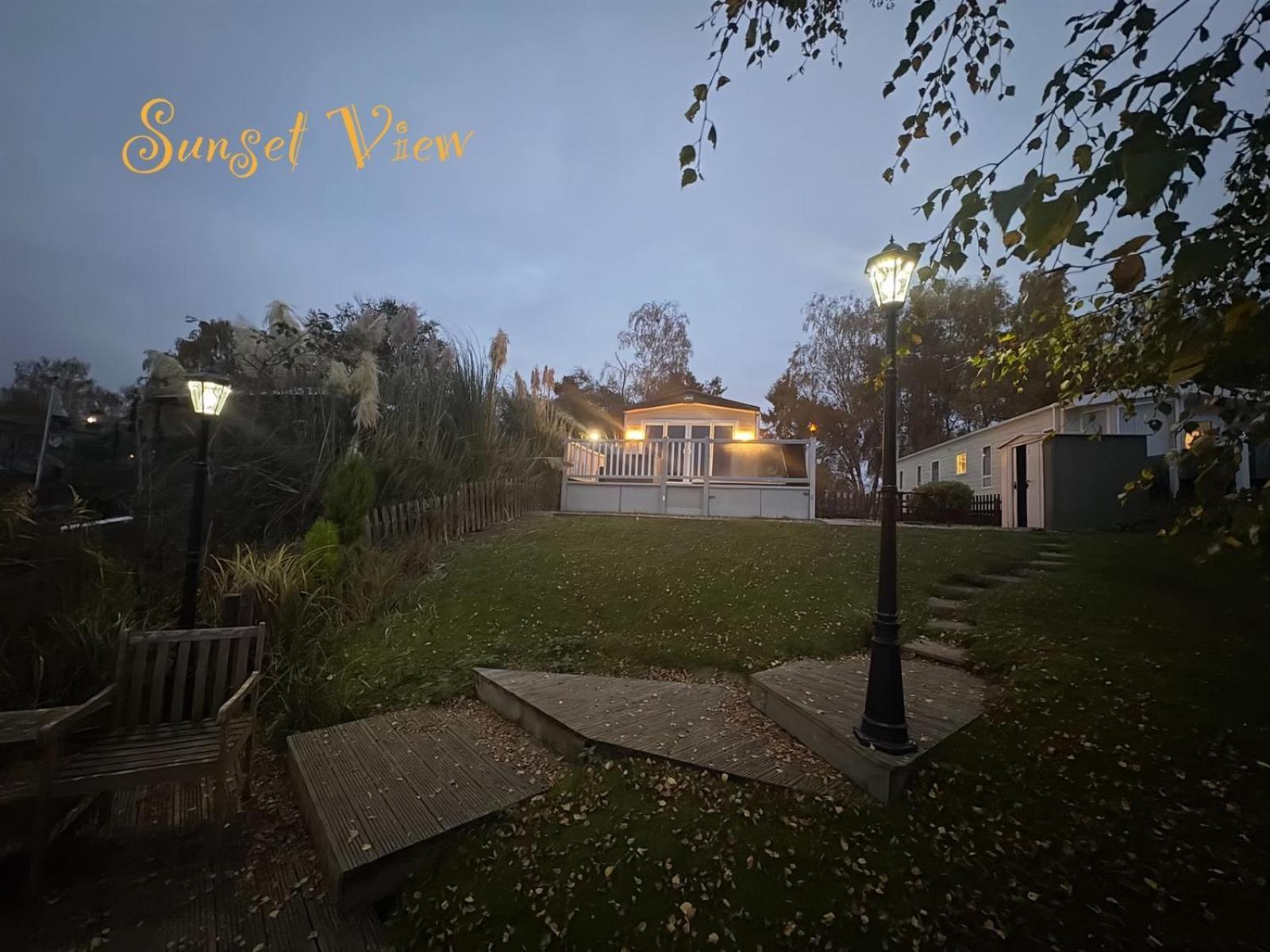 Tattershall Lakes Sunset View Caravan Lakeside, Hot Tub, Garden, Private Fishing Peg & Wifi المظهر الخارجي الصورة