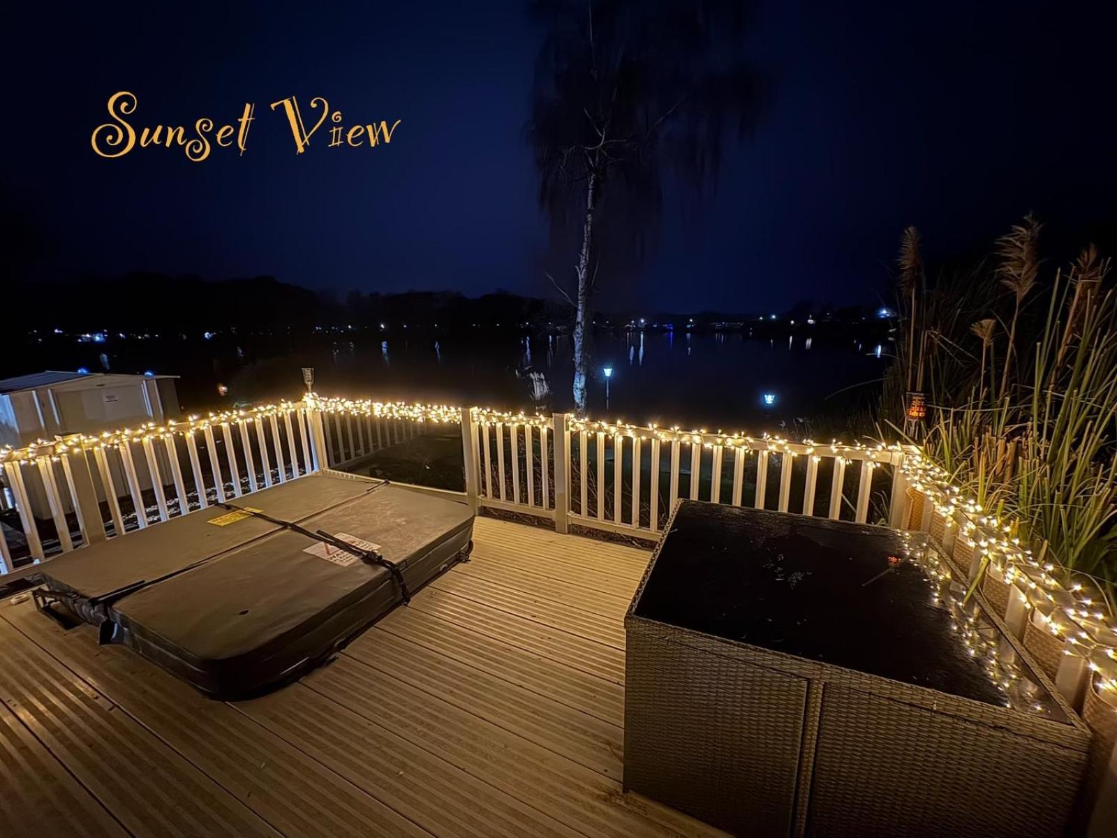 Tattershall Lakes Sunset View Caravan Lakeside, Hot Tub, Garden, Private Fishing Peg & Wifi المظهر الخارجي الصورة