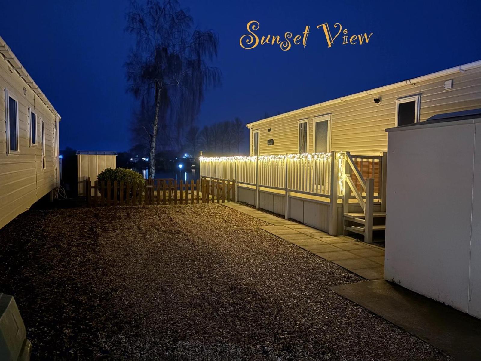 Tattershall Lakes Sunset View Caravan Lakeside, Hot Tub, Garden, Private Fishing Peg & Wifi المظهر الخارجي الصورة