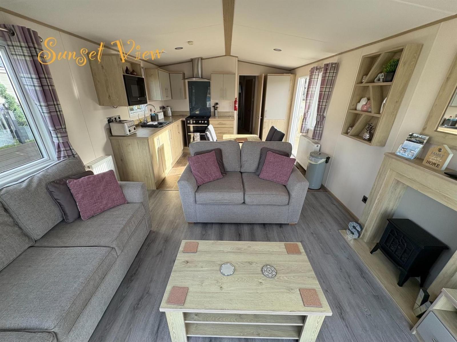 Tattershall Lakes Sunset View Caravan Lakeside, Hot Tub, Garden, Private Fishing Peg & Wifi المظهر الخارجي الصورة